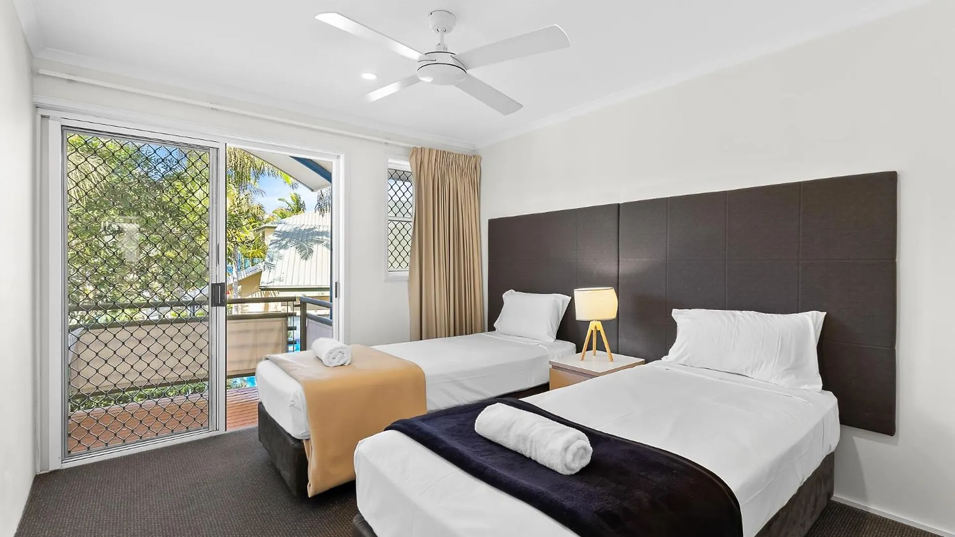 Apartment Diamond Beach Poolside 44 Premium Gold Coast Australia
