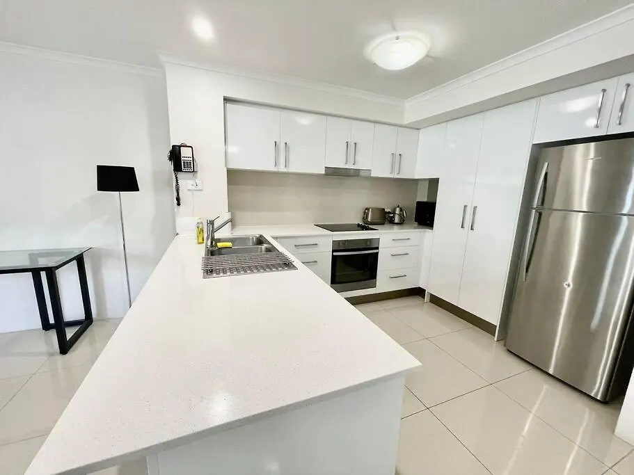 Diamond Beach Poolside 44 Premium Gold Coast 0*,  Australia
