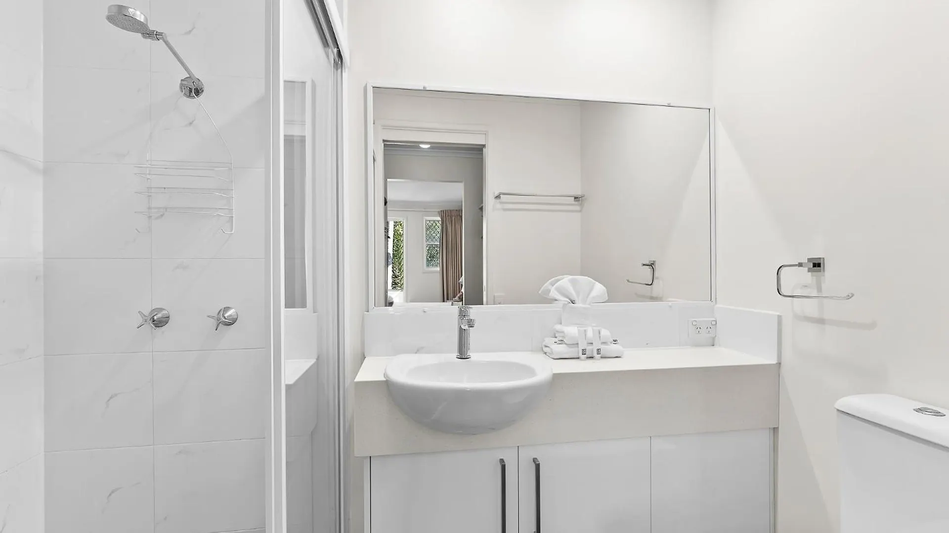 Diamond Beach Poolside 44 Premium Gold Coast