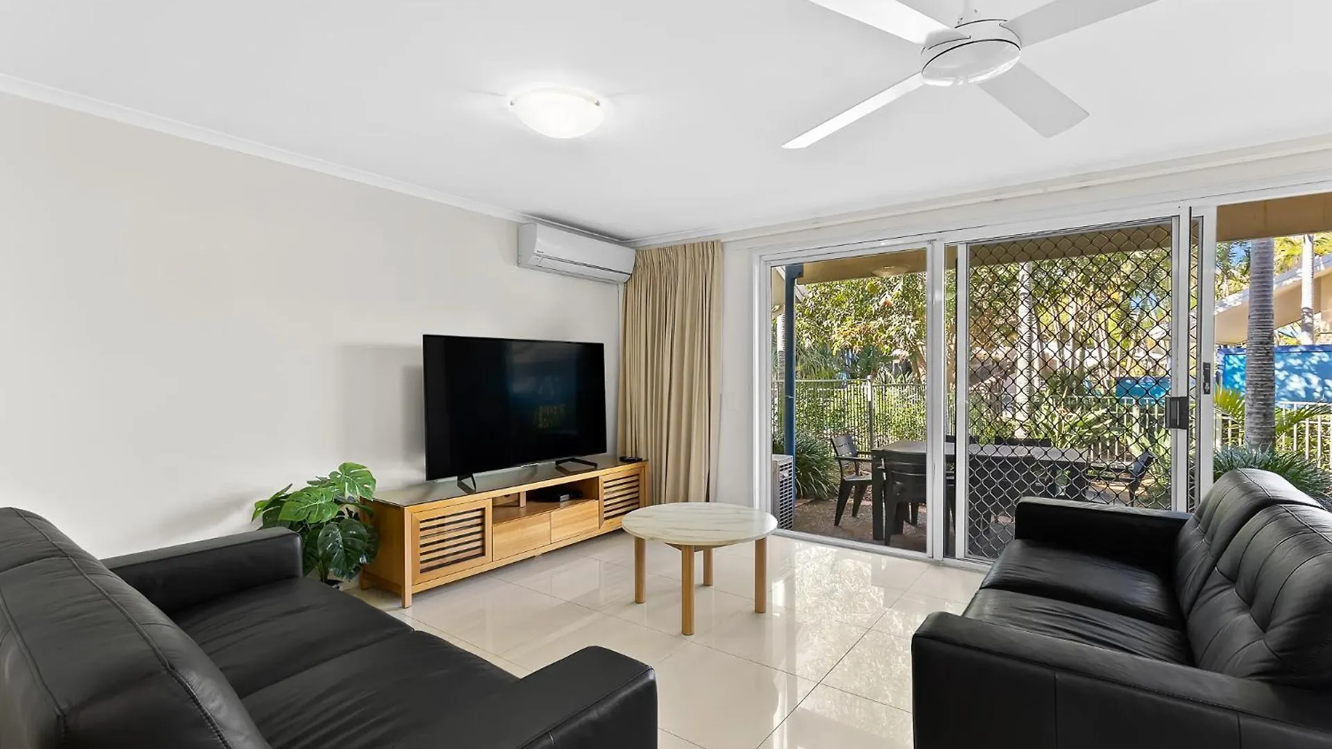 Diamond Beach Poolside 44 Premium Gold Coast